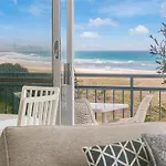 Oceanside Resort - Absolute Beachfront Apartments