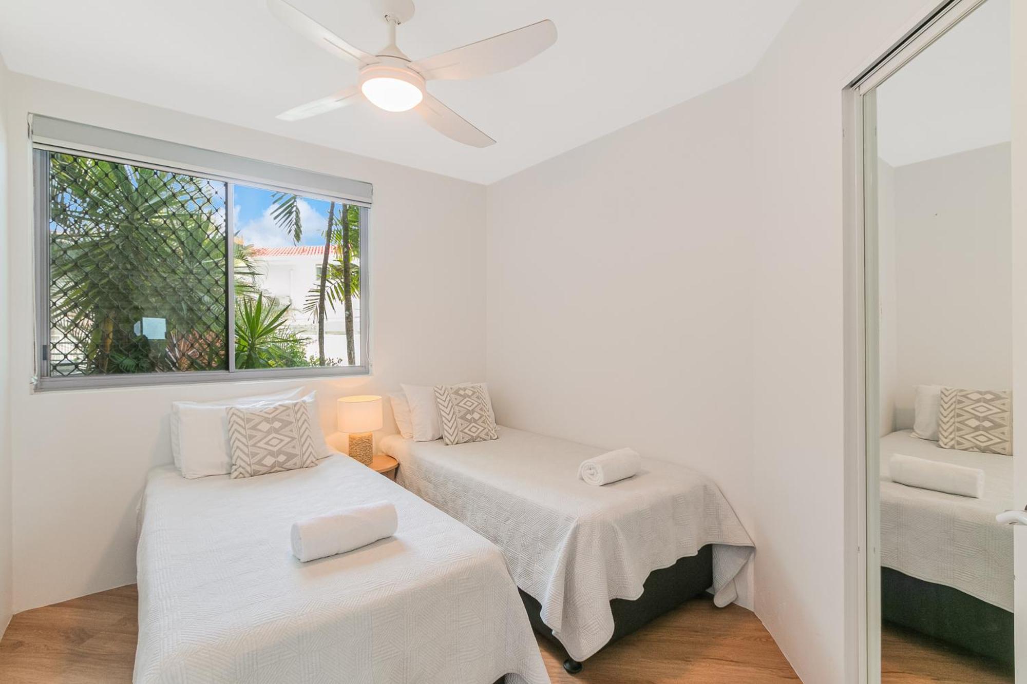 Oceanside - Absolute Beachfront 4* Gold Coast